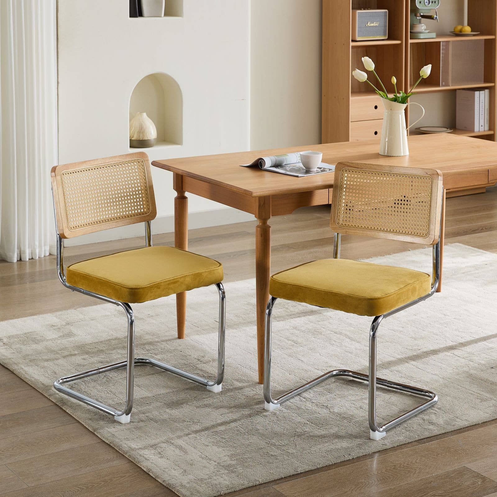 Chaises velours à dossier cannage, base chromée — Café