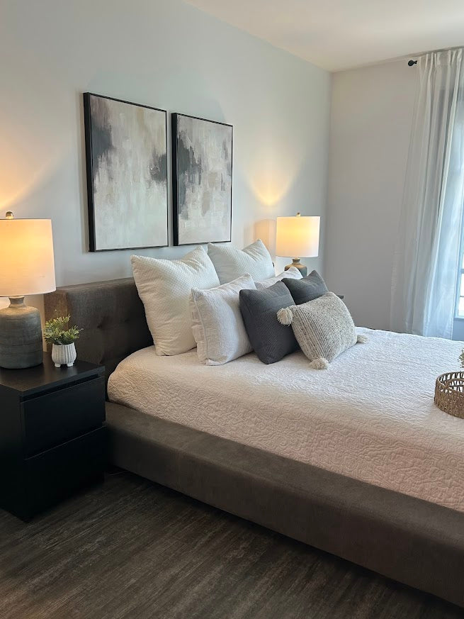 Pièce mise en valeur par Au bercail Home Staging